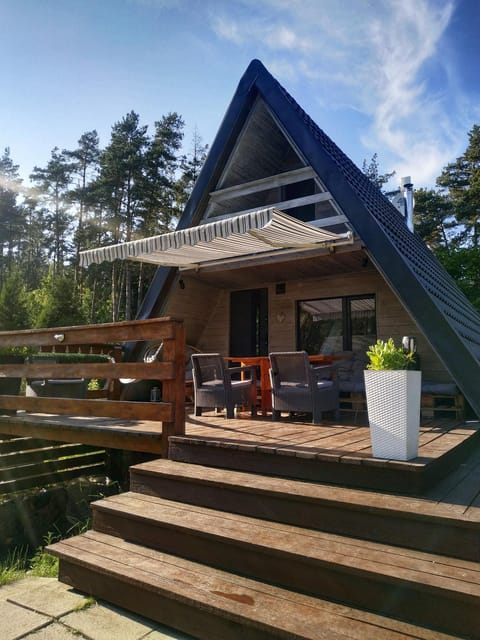 Property building, Day, Balcony/Terrace