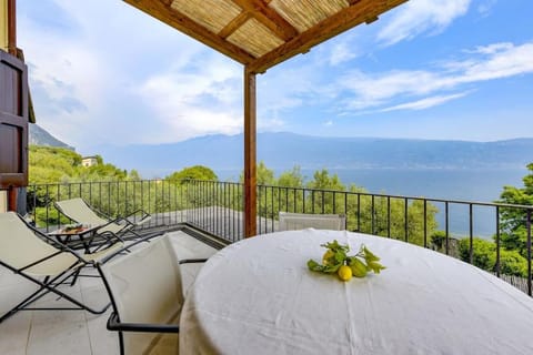 Oleandro apartment directly on the lake Apartment in Gargnano