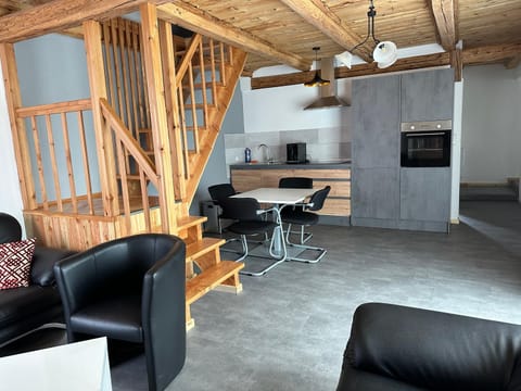 TV and multimedia, Kitchen or kitchenette, Living room, Seating area, Dining area