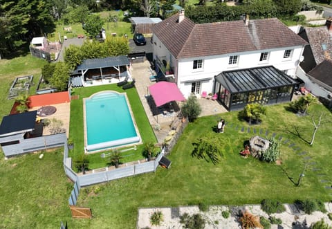 Property building, Natural landscape, Bird's eye view, Garden, Garden view, Pool view
