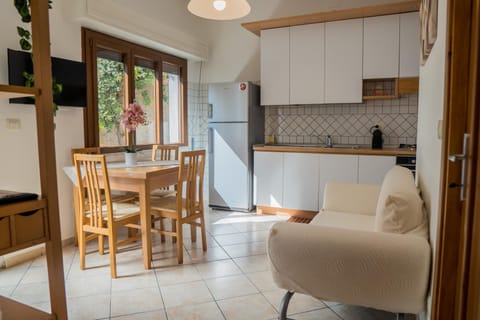 TV and multimedia, Kitchen or kitchenette, Living room