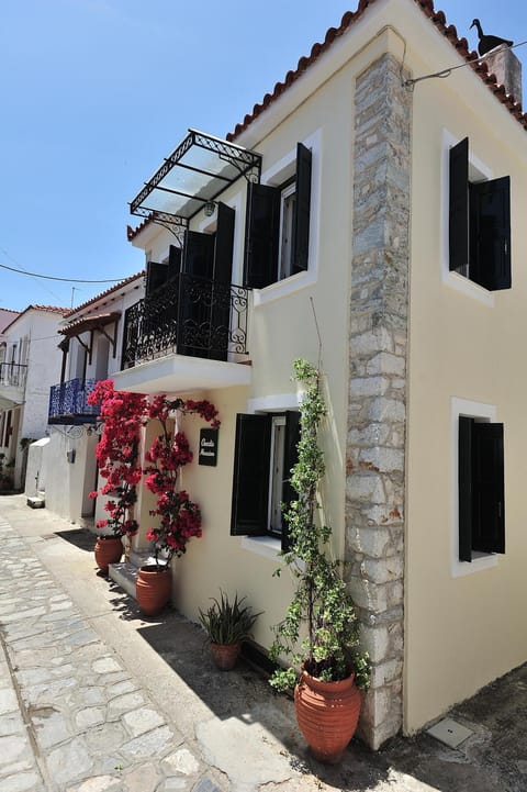 Property building, Day