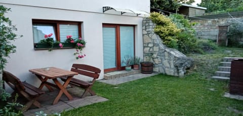 Property building, Patio, Spring, Garden, Garden, Balcony/Terrace