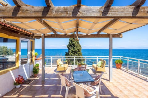 Patio, Day, Natural landscape, View (from property/room), Balcony/Terrace, Seating area, Dining area, Sea view