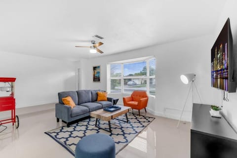 Hidden Gem 4 Bedroom Home with Private Pool & Game Room House in Lauderdale Lakes