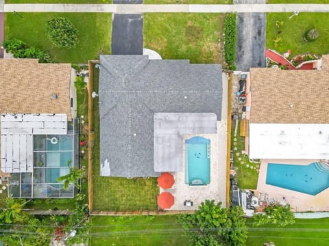 Hidden Gem 4 Bedroom Home with Private Pool & Game Room House in Lauderdale Lakes