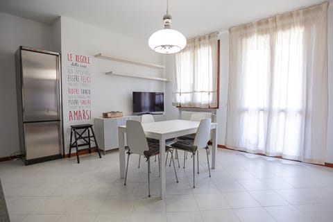 TV and multimedia, Kitchen or kitchenette, Dining area