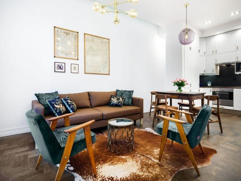 Kitchen or kitchenette, Living room, Photo of the whole room, Seating area, Dining area