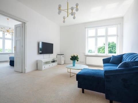 Communal lounge/ TV room, TV and multimedia, Living room, Seating area