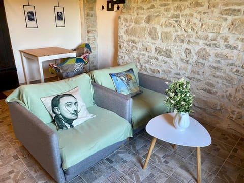 Living room, Decorative detail, Seating area, Dining area