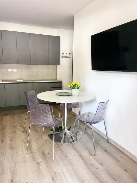 TV and multimedia, Living room, Dining area