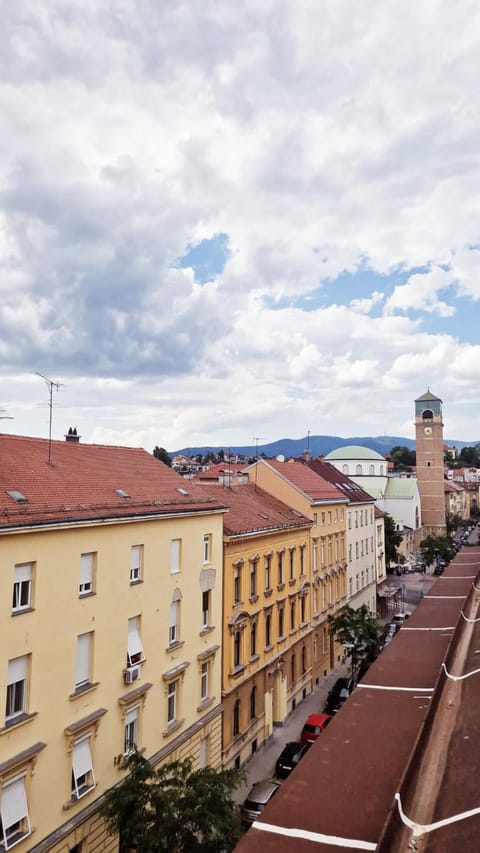 Property building, Day, Neighbourhood, Balcony/Terrace, City view, Street view