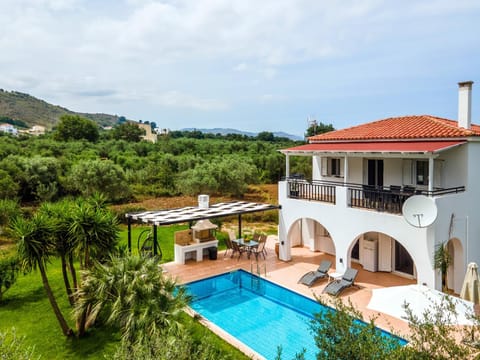 Property building, Patio, Garden, Balcony/Terrace, Mountain view, Pool view, Swimming pool, Swimming pool, sunbed
