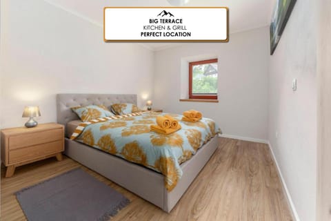Bed, View (from property/room), Photo of the whole room, Bedroom, Text overlay, towels