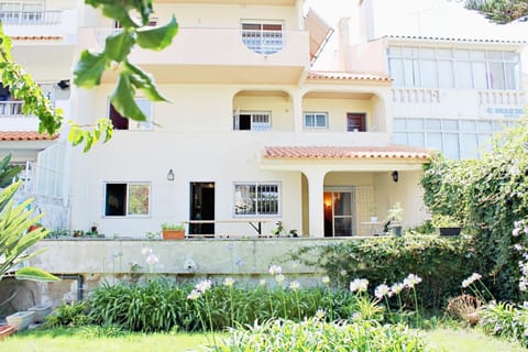 Property building, Garden, Balcony/Terrace