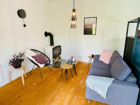 TV and multimedia, Living room, Seating area, flat iron