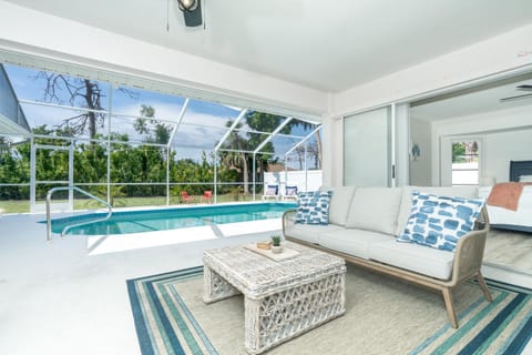 Patio, View (from property/room), Balcony/Terrace, Seating area, Pool view, Swimming pool