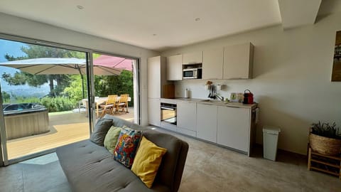 CASA LC VILLA 2-3 pers vue mer jacuzzi House in Ajaccio