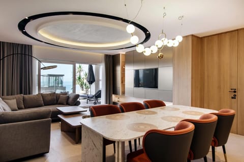 TV and multimedia, Living room, Seating area, air conditioner