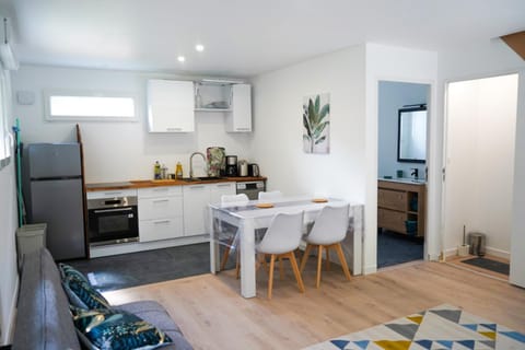 Coffee/tea facilities, Kitchen or kitchenette, Dining area, dishwasher, minibar, pet friendly, stove, toaster