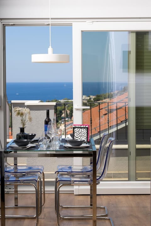 View (from property/room), Balcony/Terrace, Dining area, Sea view