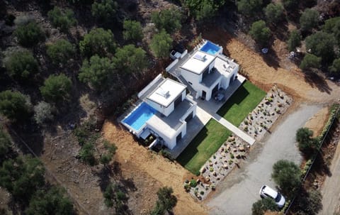 Property building, Bird's eye view, Garden, Swimming pool