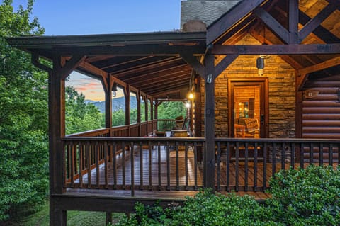 Property building, Facade/entrance, Balcony/Terrace, Mountain view