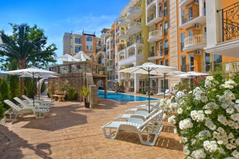 Patio, Garden, Swimming pool, sunbed