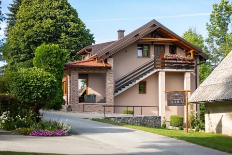 Property building, Facade/entrance, Balcony/Terrace