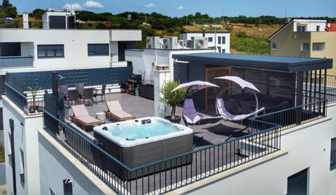 Property building, Day, Hot Tub, Sauna, View (from property/room), Balcony/Terrace, Evening entertainment, sunbed