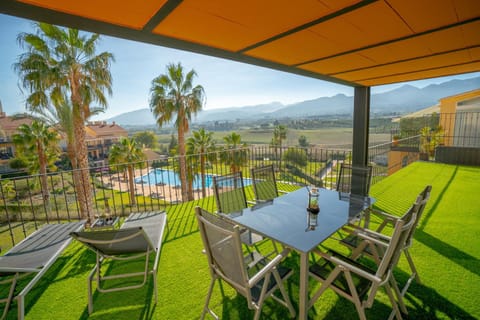 Balcony/Terrace, sunbed