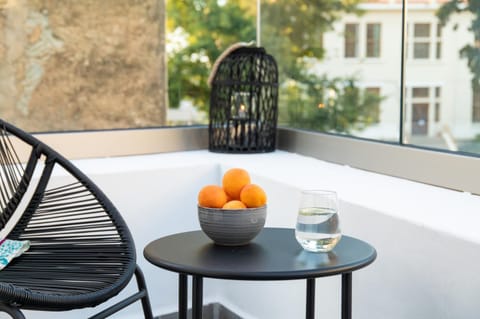 Balcony/Terrace, Food and drinks