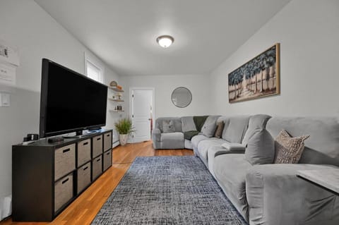 TV and multimedia, Living room, Seating area, Evening entertainment