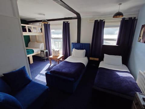 Bed, Coffee/tea facilities, Bedroom, bunk bed, Family, Family