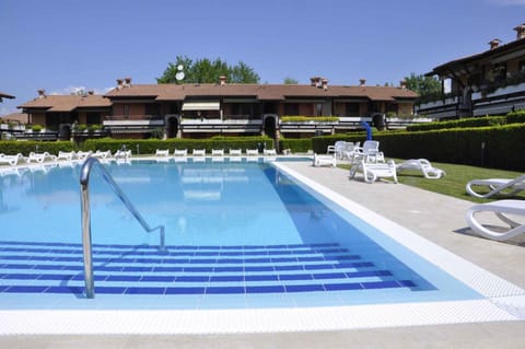 Property building, Summer, Swimming pool