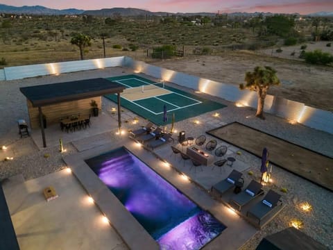 Stargazing Luxury Retreat House in Yucca Valley