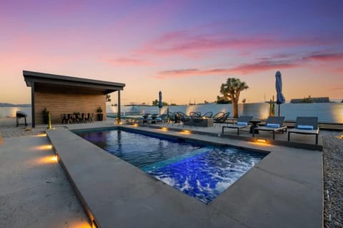 Stargazing Luxury Retreat House in Yucca Valley