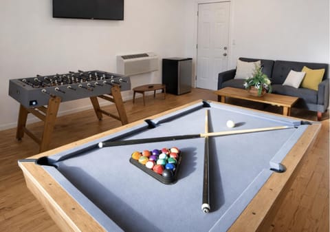 Billiard, Game Room, Seating area