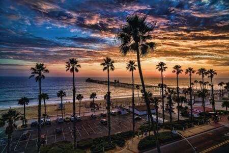 NEW - 6br home in Oceanside w Games BBQ Outdoor Seating House in Oceanside