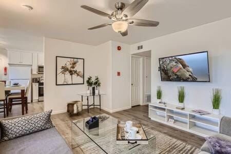 NEW - 6br home in Oceanside w Games BBQ Outdoor Seating House in Oceanside