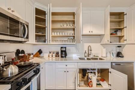 NEW - 6br home in Oceanside w Games BBQ Outdoor Seating House in Oceanside