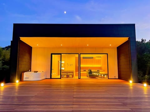 Night, Balcony/Terrace