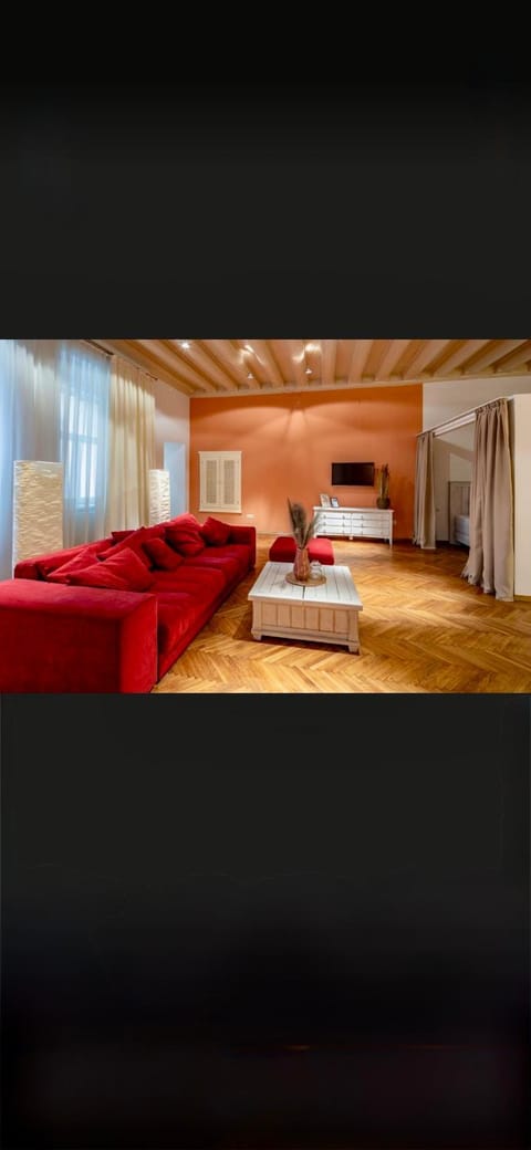 Bed, TV and multimedia, Living room, Photo of the whole room, Seating area, Bedroom