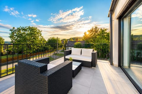 Patio, Spring, Day, Natural landscape, Balcony/Terrace