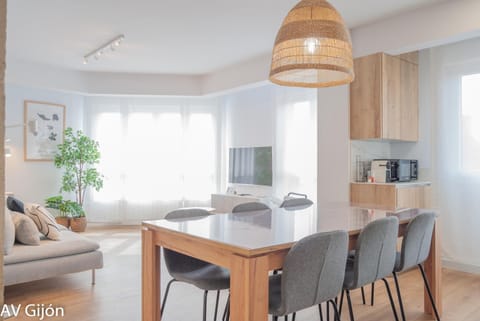 Living room, Dining area