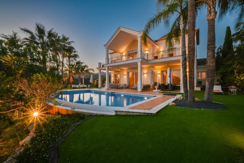 Property building, Garden, Swimming pool