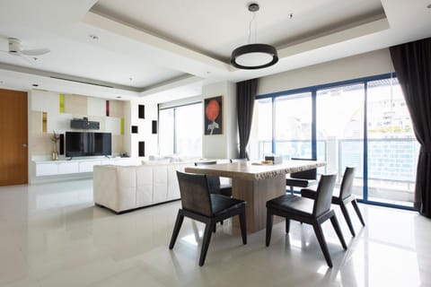Living room, Dining area