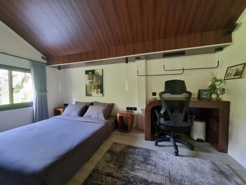 Bed, TV and multimedia