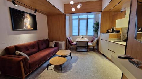 TV and multimedia, Kitchen or kitchenette, Living room, Seating area, Dining area