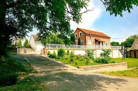 Property building, Spring